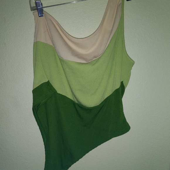 💜5 for 20$💜 SHEIN Colorblock One Shoulder Bodysuit - Picture 2 of 4